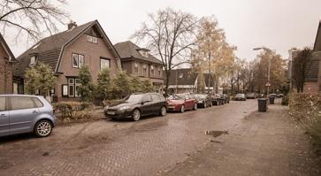 DE omgeving Ligging Deze twee-onder-één-kapwoning ligt in een levendige straat nabij het centrum van Barneveld. Alle denkbare voorzieningen zijn op loopafstand.