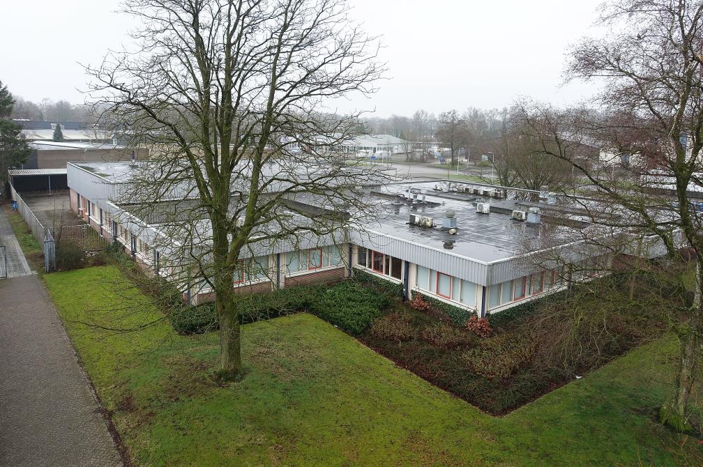 De Reulver 73 Enschede OBJECT Algemeen Te huur kantoorruimten gelegen op bedrijventerrein De Reulver aan de Reulver 73 te Enschede. Het object is in delen te huur, vanaf 335 m².