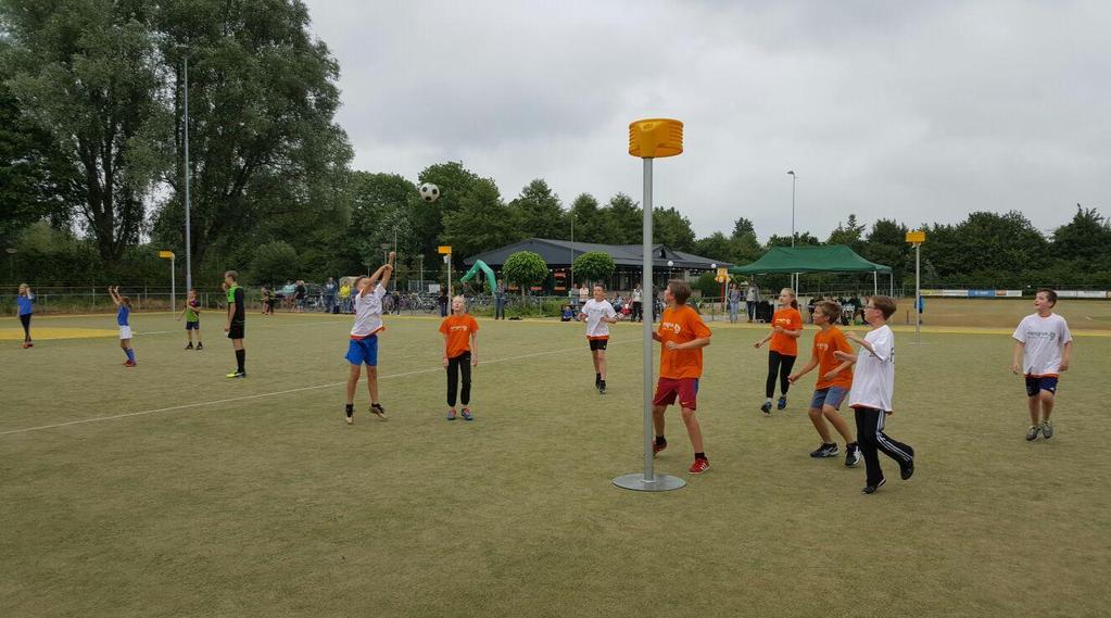 KORFBALTOERNOOI 24 juni 2017 Afgelopen zaterdag hebben er twee teams uit groep 8 meegedaan met het