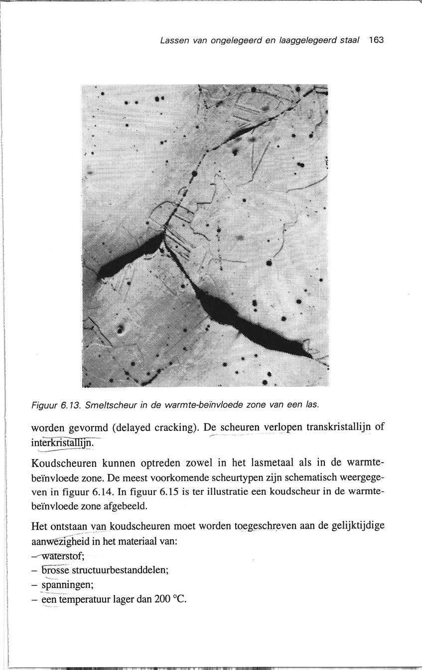 w:w Lassen van ongelegeerd en laaggelegeerd staal 163 Figuur 6. 13. Smeltscheur in de warmte-beïnvloede zone van een las. worden gevormd (delayed cracking).