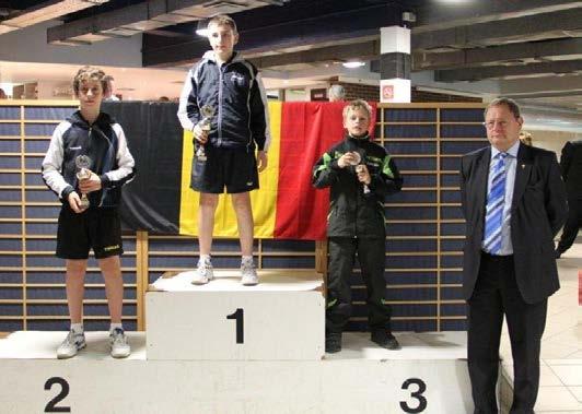 Miniemen Jongens : Laurens Devos Top 12 : 3 Youth Ranking : 4 Ook Laurens Devos was de beste in zijn poule. Hij won zijn 5 matchen, waaronder B6 Mathias Janssens.