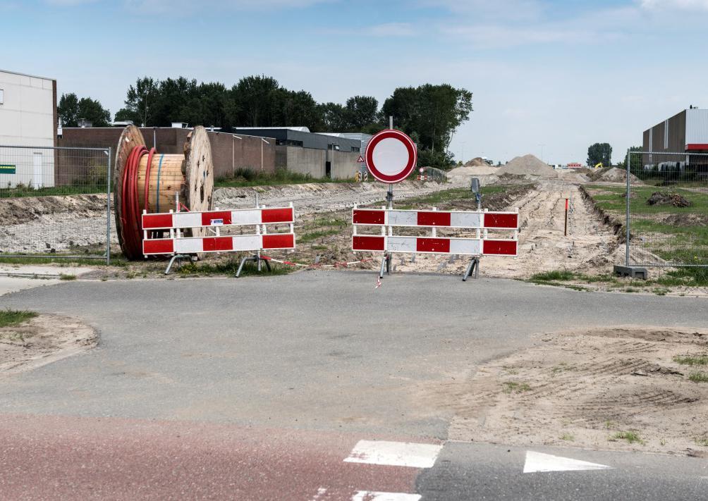 Om de Noorderdreef te verbinden met de nieuwe oprit richting Lelystad is het noodzakelijk om in de wijk De Steiger de Steigerdreef aan