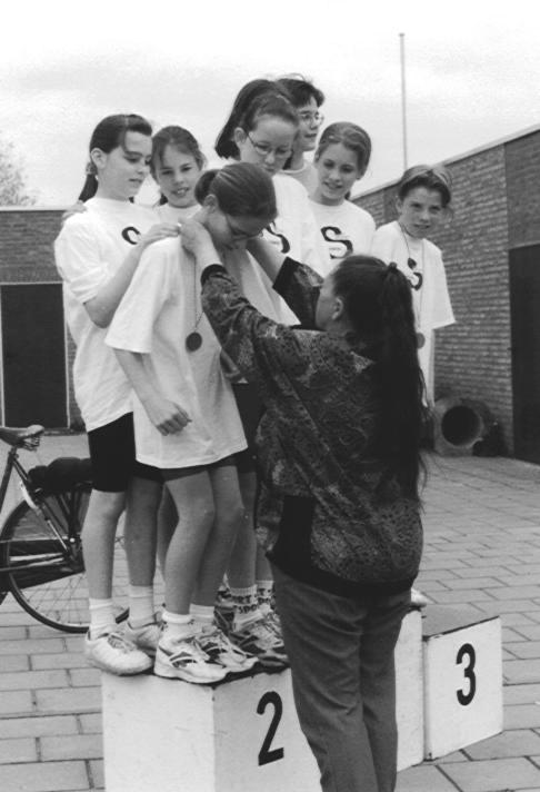 Hilde Verhaeg wordt tweede bij de A meisjes en wint dus het zilver. Hans Jeronimus wordt derde bij de C junioren.