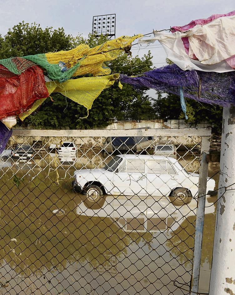 19 ZONDVLOED IN RUSLAND Overstromingen in het zuidwesten van Rusland hebben aan zeker 150 mensen het leven gekost. Het district Krymsk, aan de Zwarte Zee, werd het zwaarst getroffen.