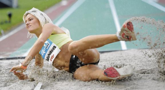 SPORT ATLETIEK 27 Olivia Borlée stopt voor rest van het seizoen Olivia Borlée stopt haar seizoen, nadat ze zich bij haar laaste kans in Heusden niet voor de Spelen kon plaatsen.