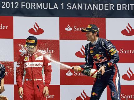 Traveller, een betrouwbaar merk Bestel nu op www.standaardshop.be Mark Webber trakteert Fernando Alonso op een champagnedouche. De Australiër pakt zijn tweede zege van het seizoen.