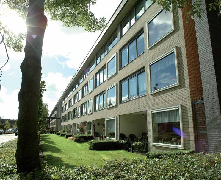 Vinkhuizen KLEINE PAREL (Parelstraat 258-376) Deze flat is in 1994 gebouwd en telt 60 appartementen met twee s. De appartementen hebben een open keuken en een inpandig balkon.