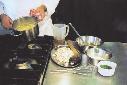 Ragoût: kip en champignons warme soepen en sauzen