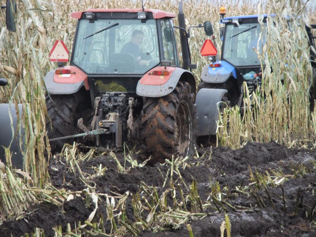 Het gele zand aan de wielen geeft