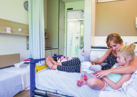 Ziekenhuiskamer afdeling Hospitalisatie pediatrie Verloskamer Neonatologiedesk Speelhoekje op de verpleegafdeling laten.