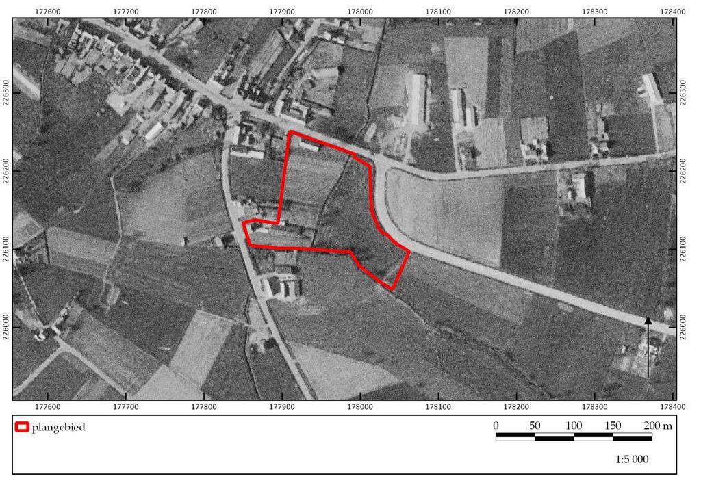 Figuur 12. Uitsnede van de luchtfoto uit 1971 met aanduiding van het plangebied. GEOPUNT/EH Figuur 13.