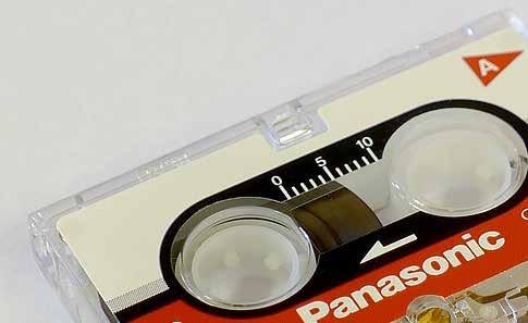 Microcassettes werden vooral gebruikt voor het opnemen van stemmen, meer bepaald in dictafoons en antwoordapparaten.