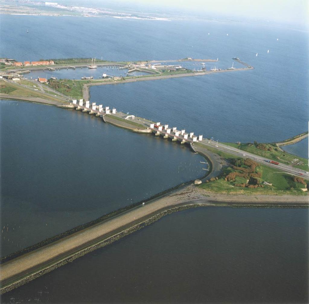 Nieuwe Afsluitdijk, nemen initiatief voor het ontwikkelen van projecten op gebied van natuur (onder andere Vismigratierivier, zie paragraaf 6.1). Daarnaast ook voor duurzame energie en recreatie.