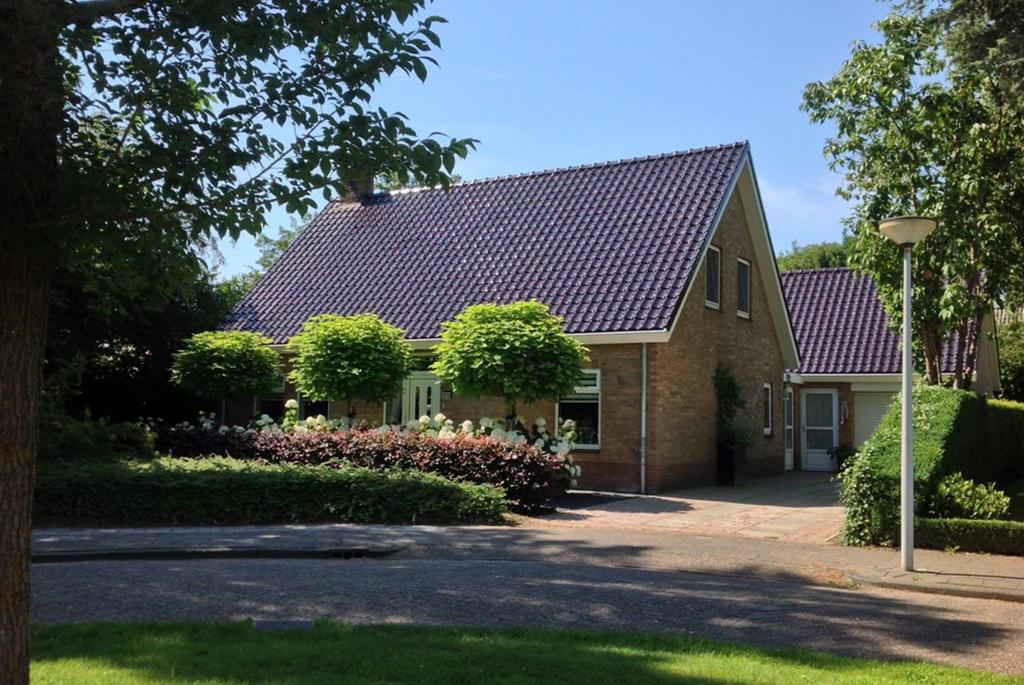 Iets voor u? Deze woning is gelegen op loopafstand van alle voorzieningen die Burgum biedt. Burgum, een plaats met ca. 10.000 inwoners, ligt centraal tussen Drachten en Leeuwarden.