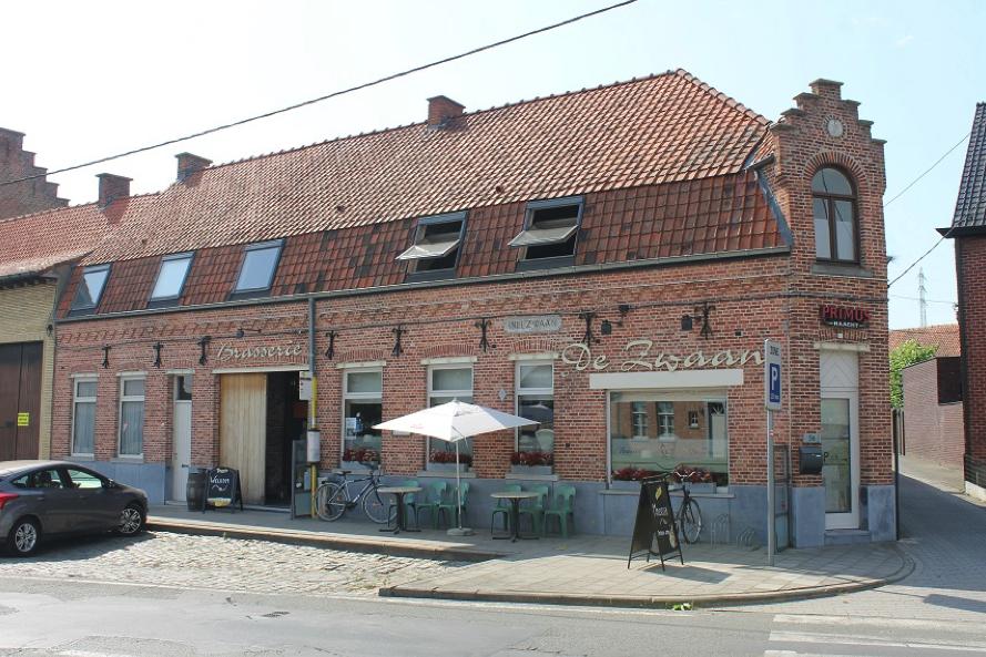 PRESENTATIE OVERNAME BRASSERIE MET PRACHTIG TUINTERRAS TE GRAMMENE (DEINZE) ALGEMENE BESCHRIJVING Brasserie De Zwaan was oorspronkelijke een café/herberg.