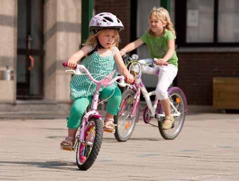 30 5 LEREN FIETSEN We onderscheiden vier fasen in het leren fietsen. De eerste fase zouden kinderen tijdens de kleuterperiode moeten verwerven. 1.