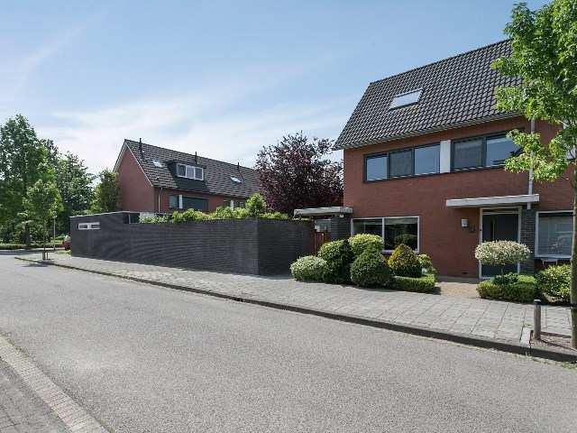 nl De woning is ruim van opzet, prima onderhouden en heeft een prettige moderne