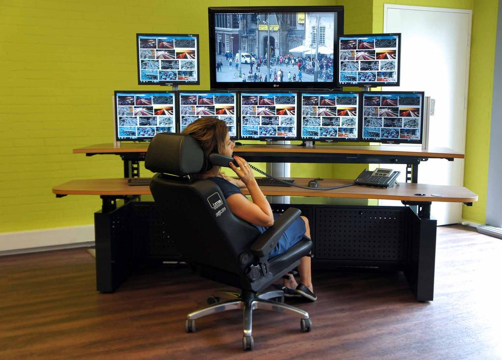 level Control Room Furniture 24uurs stoelen Flatscreen / Monitor Armen Videowall oplossingen Verlichting Call Center inrichting Scheidingswanden Opzetwanden Alu systeem