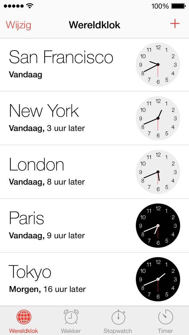U kunt andere klokken toevoegen die de tijd in andere grote steden en tijdzones weergeven.