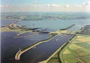 Overslag in containerhubs Vlaams-Nederlandse Delta stijgt sneller dan intermainportverkeer via binnenvaart (Rotterdam-Antwerpen) 2.