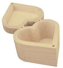 .. Doosje Hartvormig, houten doosje met scharnierdeksel en