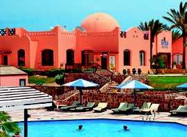 FACILITEI- TEN: Middenklasse hotel met 2 zwembaden. Egyptische categorie: 4 sterren. VERBLIJFSTYPE: Tweepersoonskamers (ca.