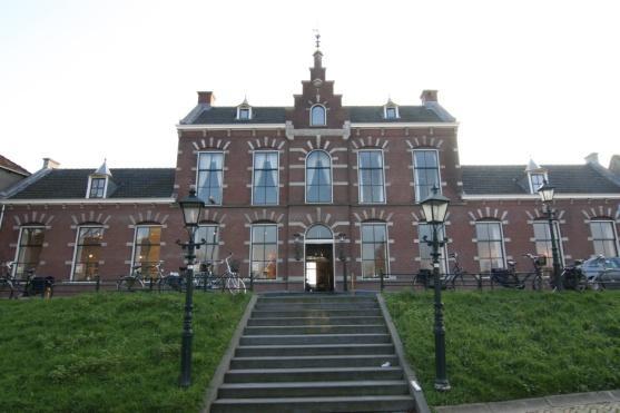 nieuwe zorgcentrum in Oostgaarde. Aan de eisen die in de loop van de jaren aan bejaardenhuizen werden gesteld, kon het Van Cappellenhuis niet meer voldoen.