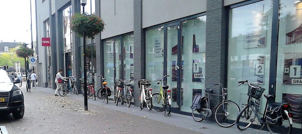 Losgeparkeerde fietsen