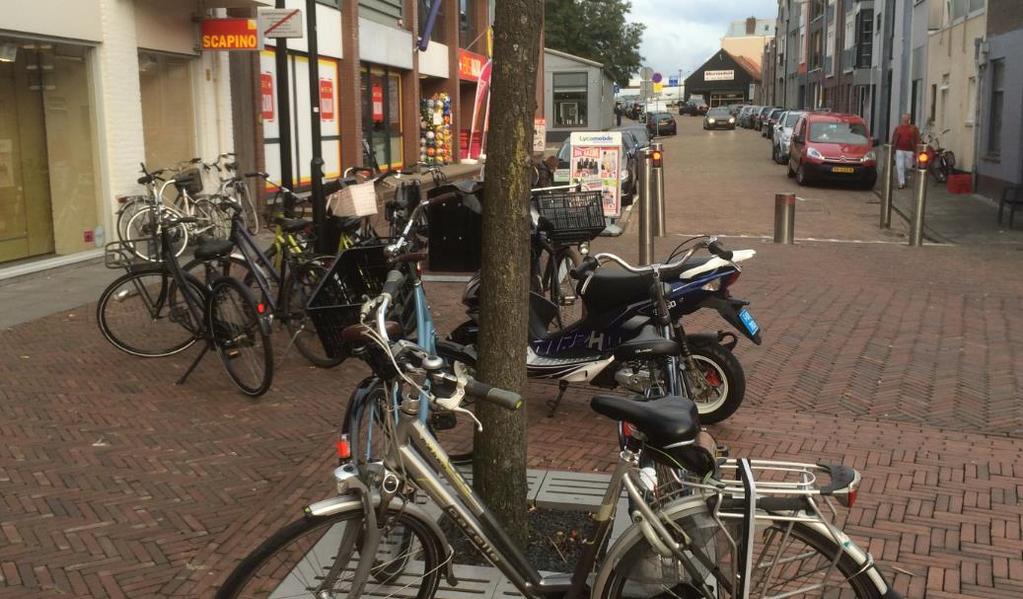Losgeparkeerde fietsen Varkensmarkt donderdagavond 3 sep 2015 19:00 uur 3.