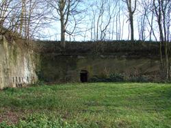 Deze lokatie biedt een strategisch zicht op het centrum van Oudenaarde. Dit fort is uniek in Vlaanderen en is gelegen in een prachtig natuurgebied boven op de Edelareberg.