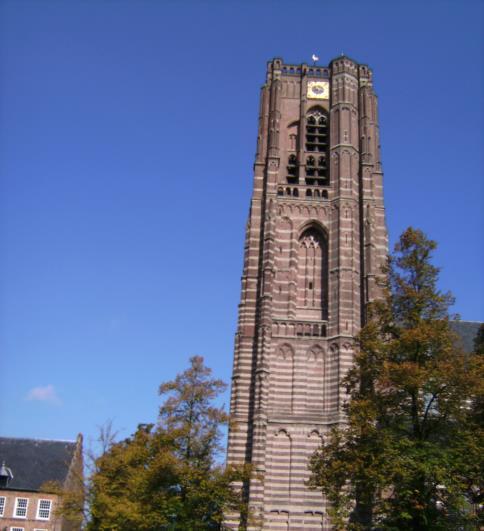 Campus en daarbuiten. De belangrijkste educatieve tegenhanger van de TU-Eindhoven is circa 31 km verderop gelegen, namelijk Tilburg University.