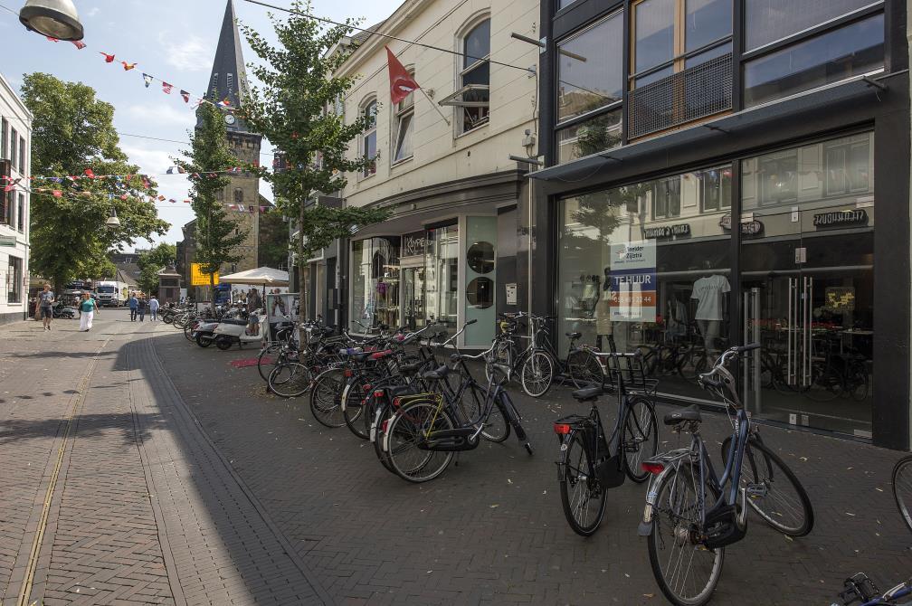 OBJECT Algemeen Te huur een representatieve turn-key winkelruimte op goede stand gesitueerd en gelegen aan de drukke Marktstraat 5 te Enschede.