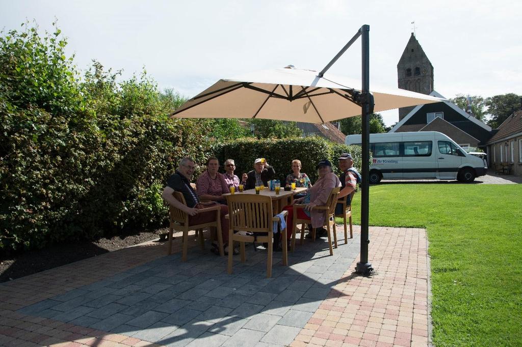 Zodra we dan weer in het huisje waren moest de accu weer worden bijgeladen. Dat moesten we zien vol te houden tot dinsdagochtend. Toen werd er een nieuwe dynamo ingezet.