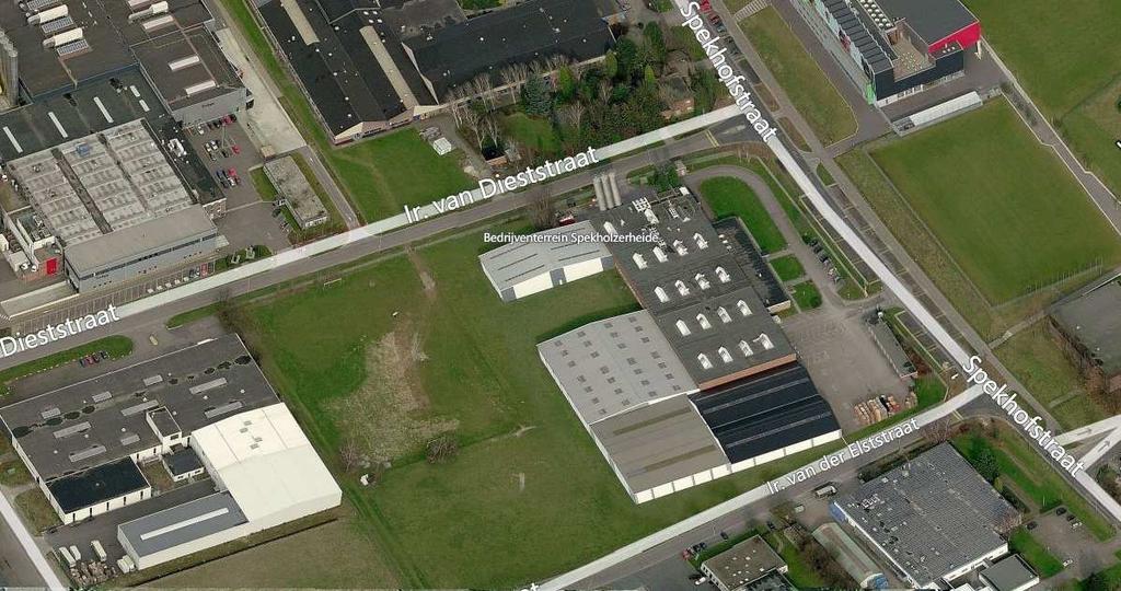 PARKEREN Aan de voorzijde beschikking over eigen parkeerplaatsen. BESTEMMING VRAAGPRIJS Het object valt binnen het vigerend bestemmingsplan 'Bt Spekholzerheide', vastgesteld op 10 september 2014.