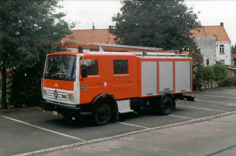 Openbare verkoop van een brandweervoertuig Lichte Autopomp Renault Vanassche Ziegler Publicatie De Hulpverleningszone Vlaamse Ardennen, Bedrijvenpark Coupure 21 in 9700 Oudenaarde gaat over tot een