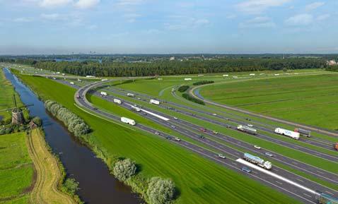 noordelijke richting gebruik maken van de hoofdrijbaan en parallelbaan. In juli 2014 is ook de parallelbaan in zuidelijke richting opengesteld.