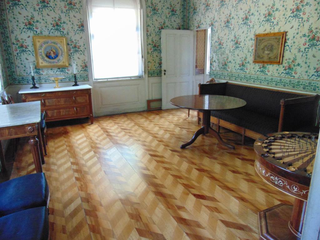 De kamers in het kasteel, zijn nog in originele toestand met de meubels van destijds.