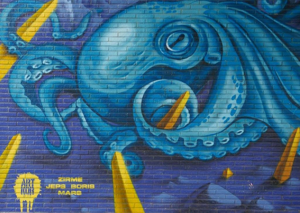 De artiest Jeps is al 20 jaar bezig met graffiti. Hij zit bij de crew Los Flamos en Artkor.
