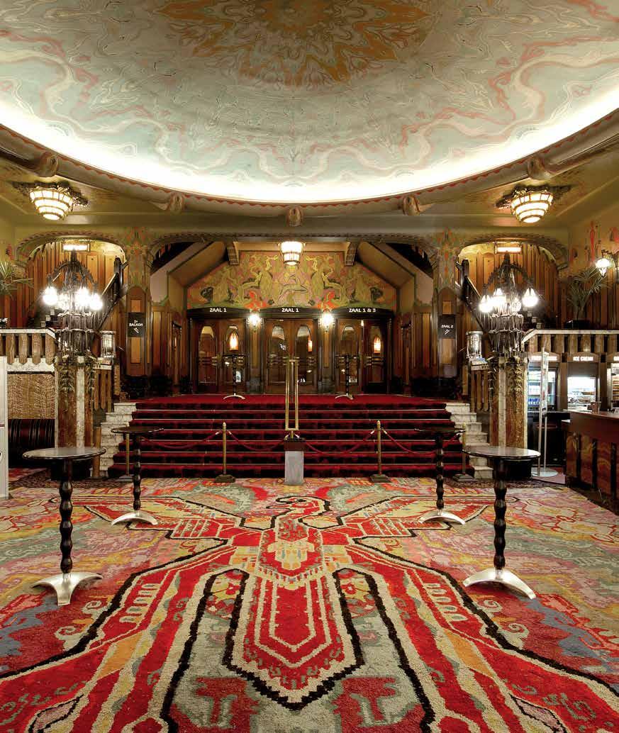 Tuschinski Vanaf het moment dat het door Heyman Louis de Jong ontworpen bioscooptheater Tuschinski in 1921 zijn deuren opende, betoverde het de bezoekers (afb. 10.2).