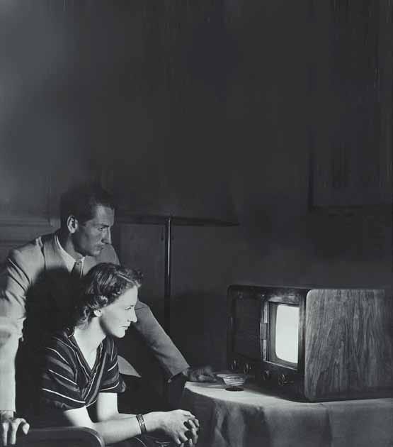 1931 Tijdens de 8 ste Berlijnse radiotentoonstelling opent Radio AG D.S. Loewe een nieuw venster op de wereld: De eerste elektronische filmuitzending is een feit.