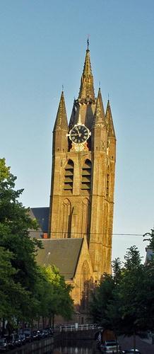 Quiz Ik laat een steen vallen vanaf de toren van de oude kerk. A. De steen bereikt vrij snel z n maximum snelheid en valt daarna met een constante snelheid. B.