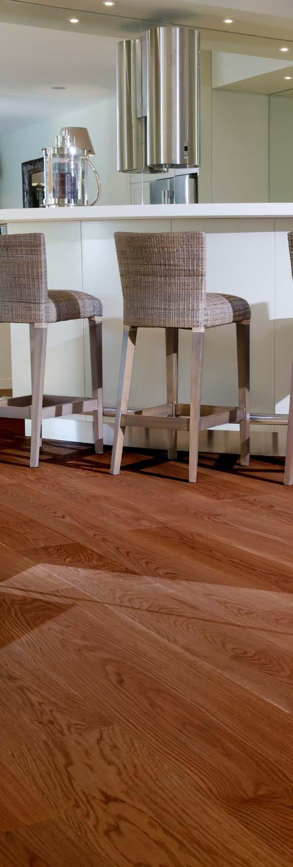 weerstand. Het met Hardwax Olie behandelde hout krijgt een mooie natuurlijke kleur en geeft het een rustiek uiterlijk. Het is geschikt voor houten vloeren en parket.
