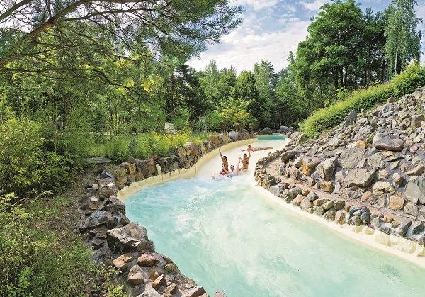 Deze loopt buiten en neemt je met allerlei watervallen en stroomversnellingen mee. Echt heel leuk om te doen! Je moet wel niet te bang zijn van water. Dus wie gaat er mee?