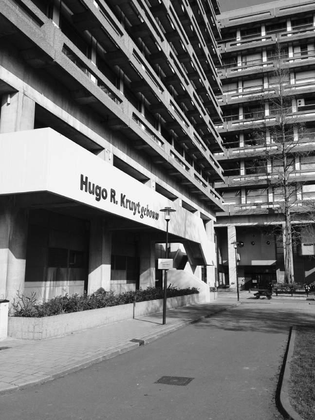 Overigens draagt het gebouw aan de Padualaan 8 pas sinds 1992 de naam Hugo R. Kruytgebouw. Eerder heette het Transitorium of Trans III.