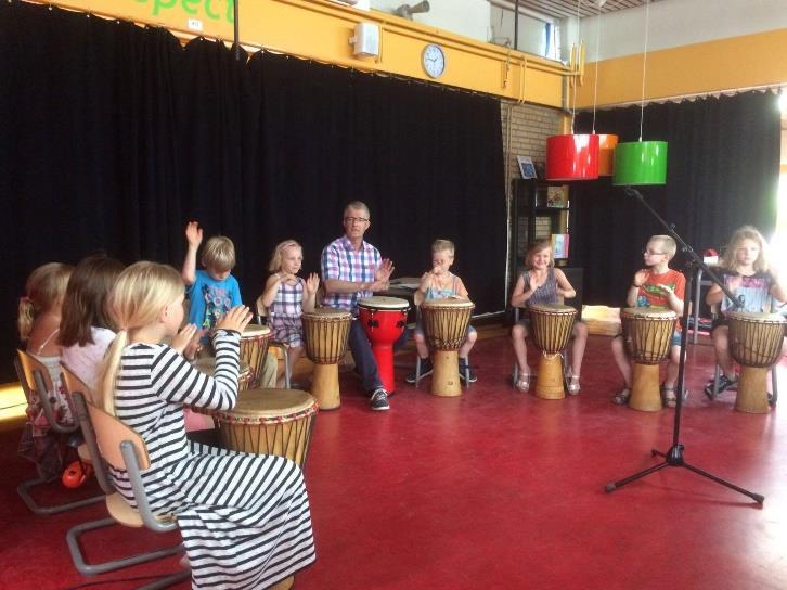 Bij de talentenmarkt hebben de kinderen aan medeleerlingen en ouders laten zien wat ze gemaakt en geleerd hebben. Voorstelling Garage TDI Ook de kleuters ontwikkelen hun talent in dans.