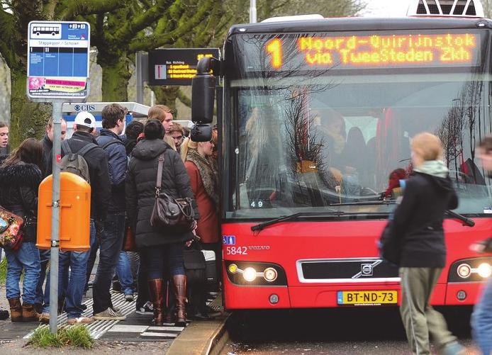 In 2011 is het verkeersbord L3 bushalte/tramhalte vervangen door twee nieuwe verkeersborden.