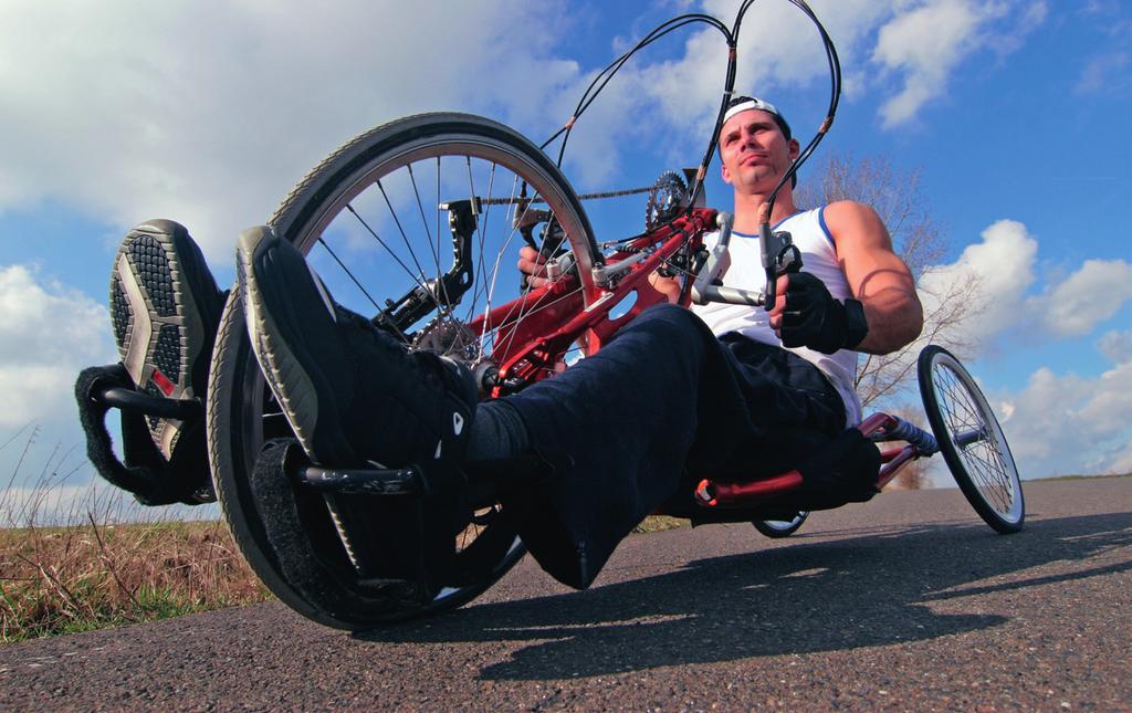 De elektrische fiets Elektrische fietsen, die onder de wegcode van fietsen vallen, zijn gewone fietsen die worden voorzien van een hulpmotor.