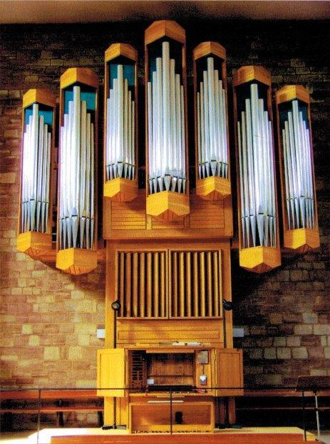 Inzetbaarheid als kerkorgel, concertorgel en continuo-orgel Door zowel de betrokken opstelling alwel de klankeigenschappen staat dit kerkorgel op een bijzondere plaats, die uniek is voor de regio.