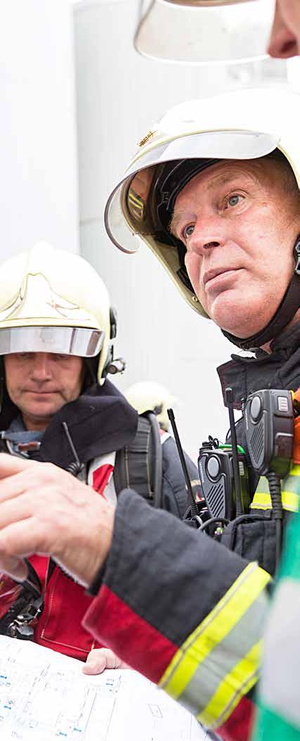 VOORWOORD Veiligheidsregio Drenthe (VRD) is een netwerkorganisatie ter ondersteuning van de gemeentelijke taken op het gebied van brandweer, crisisbeheersing en geneeskundige hulpverlening.