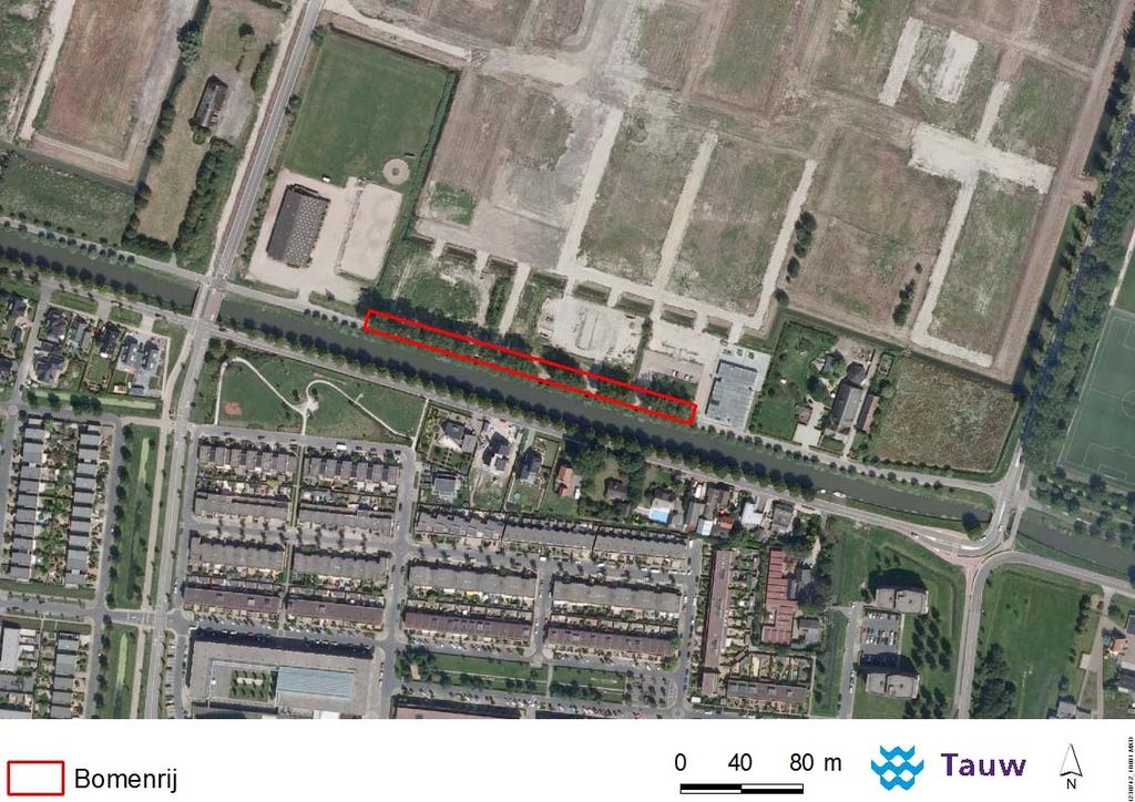 Figuur 1.1 Globale ligging van het plangebied (rode contour) In figuur 1.